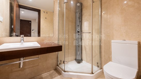 Апартамент на нижнем этаже на продажу в Medina de Banús, Новая Андалусия