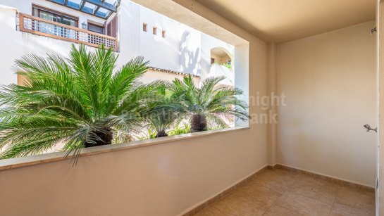 Апартамент на нижнем этаже на продажу в Medina de Banús, Новая Андалусия