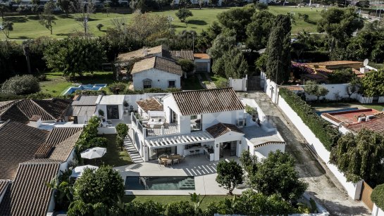 Villa for sale in Linda Vista Baja, San Pedro de Alcantara