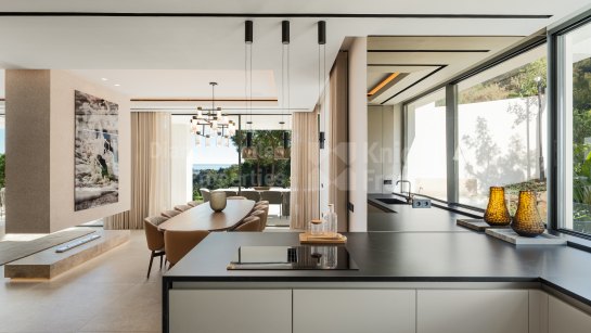 Villa for sale in El Herrojo, Benahavis