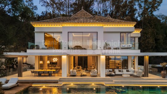 Villa for sale in El Herrojo, Benahavis