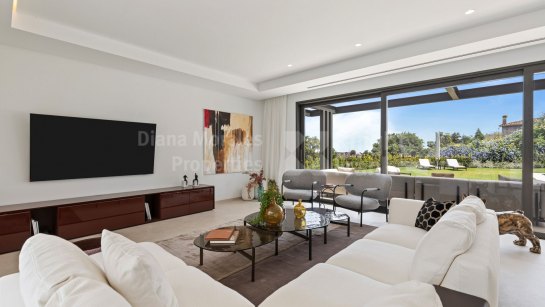 Villa for sale in Fuente del Espanto, Benahavis