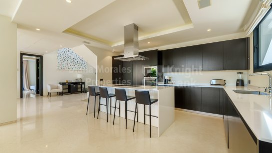 Villa zum Verkauf in Haza del Conde, Nueva Andalucia