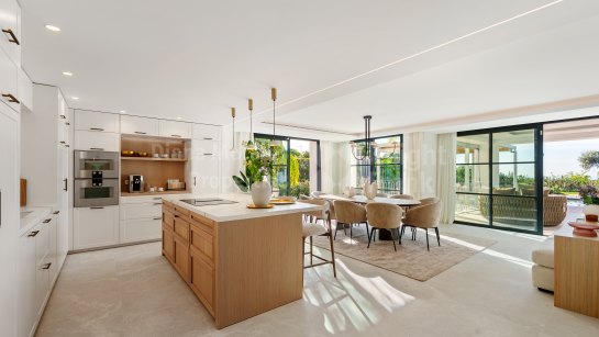 Villa for sale in La Quinta, Benahavis