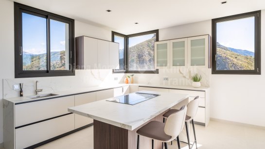 Вилла на продажу в Lomas de La Quinta, Бенахавис