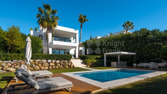 Вилла на продажу в Los Olivos, Новая Андалусия