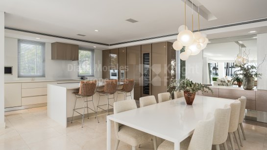 Смежная вилла на продажу в Puente Romano, Золотая Миля