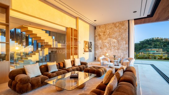 Villa for sale in El Madroñal, Benahavis