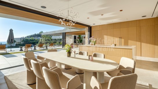 Villa for sale in El Madroñal, Benahavis