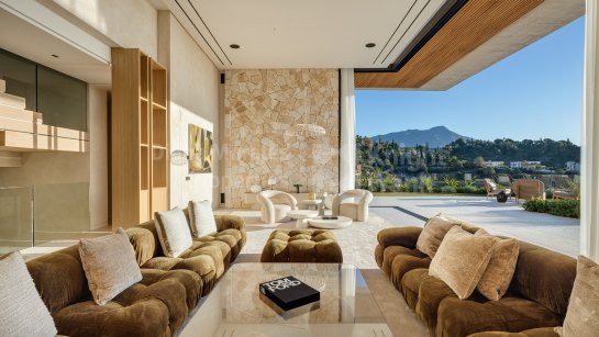 Villa for sale in El Madroñal, Benahavis