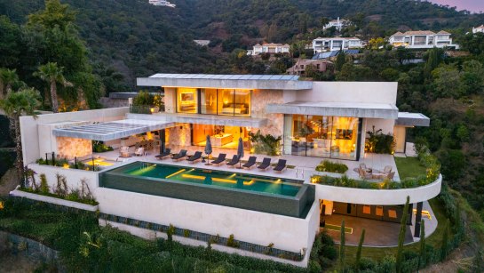 Villa for sale in El Madroñal, Benahavis