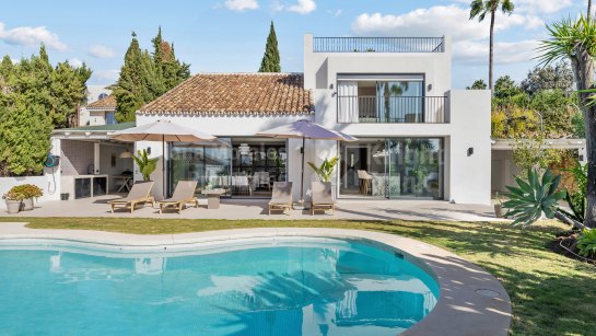 Вилла на продажу в Los Naranjos Golf, Новая Андалусия
