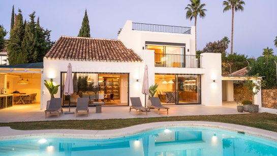 Villa en venta en Los Naranjos Golf, Nueva Andalucia