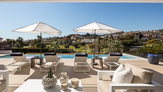 Villa for sale in Las Brisas, Nueva Andalucia
