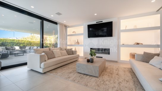 Villa zum Verkauf in Las Brisas, Nueva Andalucia