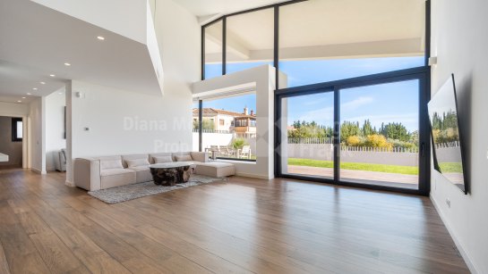 Villa en venta en Bel Air, Estepona Este