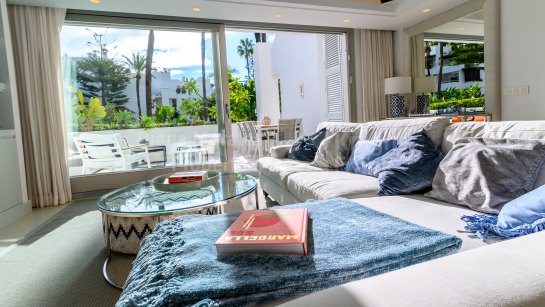 Апартамент на нижнем этаже на продажу в Alhambra del Mar, Золотая Миля