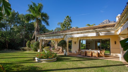 Villa en venta en Rocio de Nagüeles, Marbella Milla de Oro