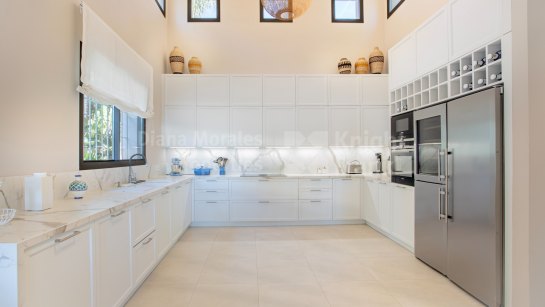 Villa en venta en Rocio de Nagüeles, Marbella Milla de Oro