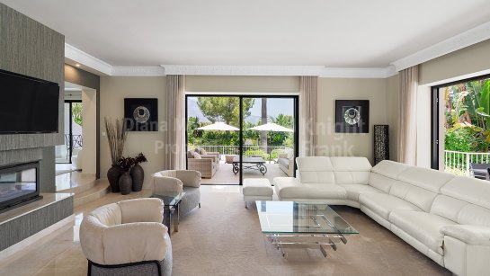 Villa for sale in Las Brisas, Nueva Andalucia