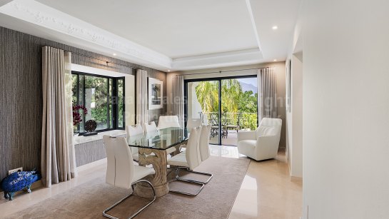 Villa for sale in Las Brisas, Nueva Andalucia