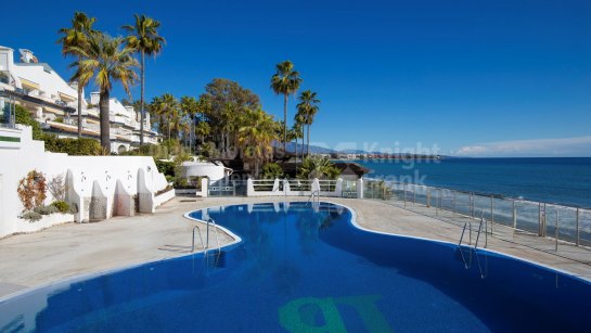 Apartamento en venta en Dominion Beach, Estepona Este