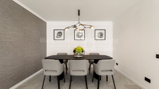 Zweistöckiges Penthouse zum Verkauf in Las Colinas de Marbella, Benahavis