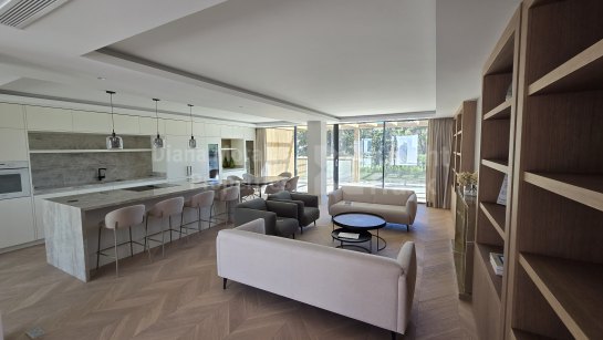 Villa en venta en Elviria, Marbella Este