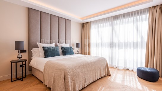 Villa en venta en Elviria, Marbella Este