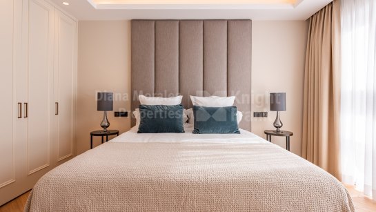 Villa en venta en Elviria, Marbella Este