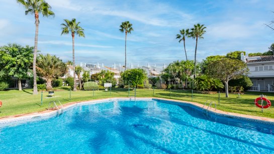 Villa for sale in Bel Air, Estepona East