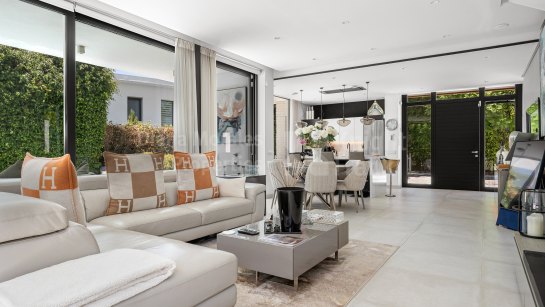 Villa en venta en Arboleda, Estepona Este