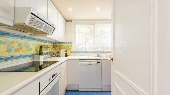 Apartamento en venta en Coto Real, Marbella Milla de Oro