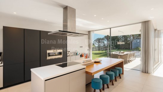 Villa en venta en El Madroñal, Benahavis