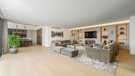 Villa en venta en Rocio de Nagüeles, Marbella Milla de Oro