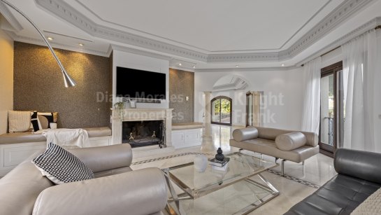 Villa zum Verkauf in Los Arqueros, Benahavis