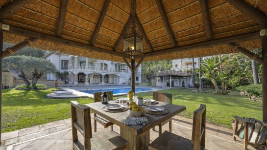 Villa zum Verkauf in Los Arqueros, Benahavis