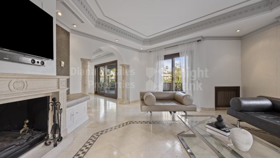 Villa zum Verkauf in Los Arqueros, Benahavis