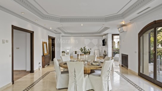 Villa zum Verkauf in Los Arqueros, Benahavis