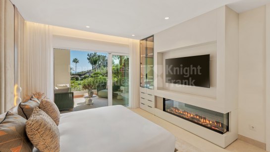 Ground Floor Apartment for sale in Bahía del Velerín, Estepona East