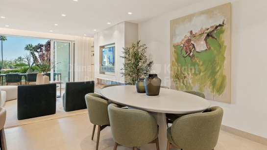 Ground Floor Apartment for sale in Bahía del Velerín, Estepona East