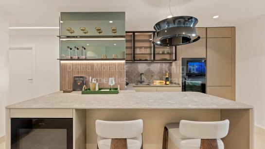 Ground Floor Apartment for sale in Bahía del Velerín, Estepona East