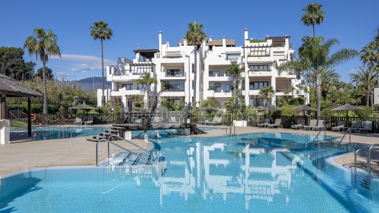 Apartamento Planta Baja en venta en Bahía del Velerín, Estepona Este