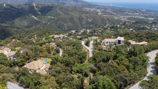 Plot for sale in La Zagaleta, Benahavis