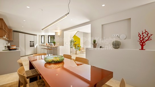 Villa for sale in Las Brisas, Nueva Andalucia