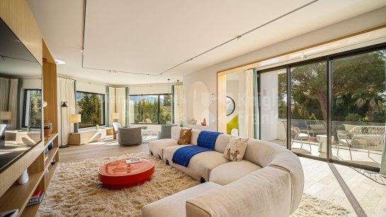 Villa for sale in Las Brisas, Nueva Andalucia