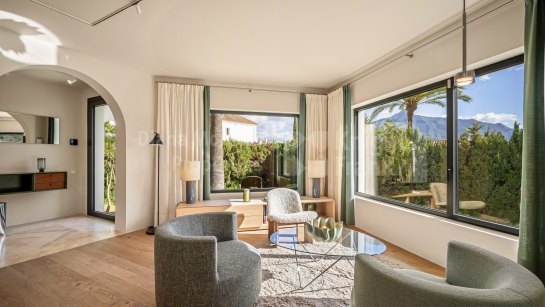 Villa for sale in Las Brisas, Nueva Andalucia