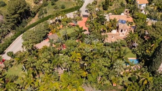 Villa for sale in Altos del Rodeo, Nueva Andalucia