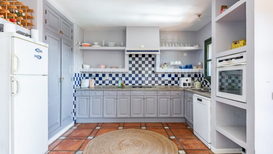 Villa for sale in El Madroñal, Benahavis