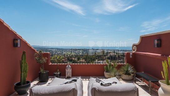 Duplex Penthouse for sale in Monte Halcones, Benahavis